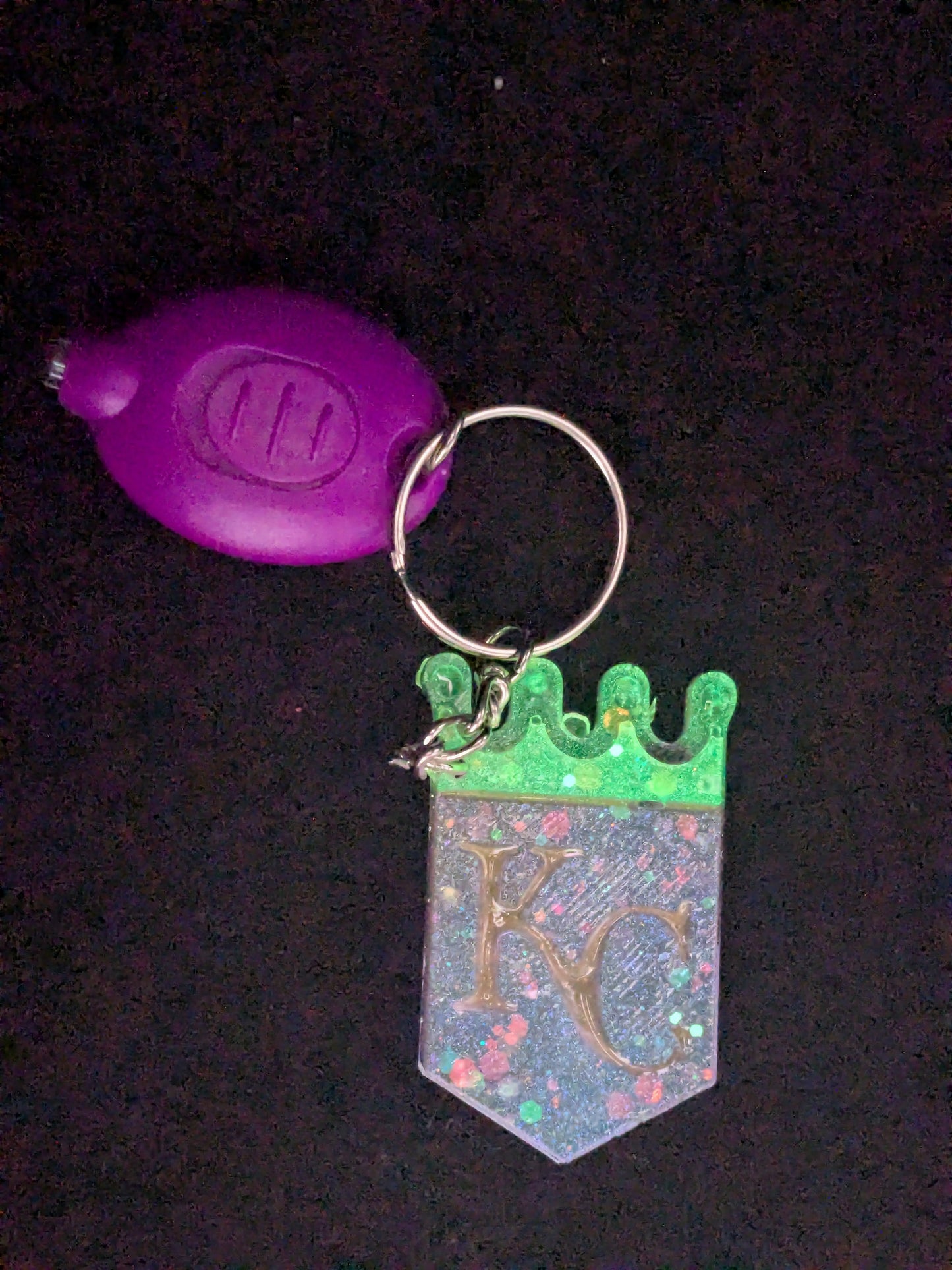 Luminous Handcrafted Kansas City Royals Crown Resin Art Keychain with UV LED Blacklight
