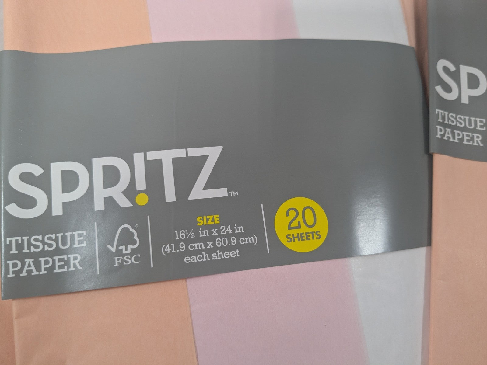 16 Pack XL Spritz Gift Bags Plus 16 Packs Of Decorative Tissue