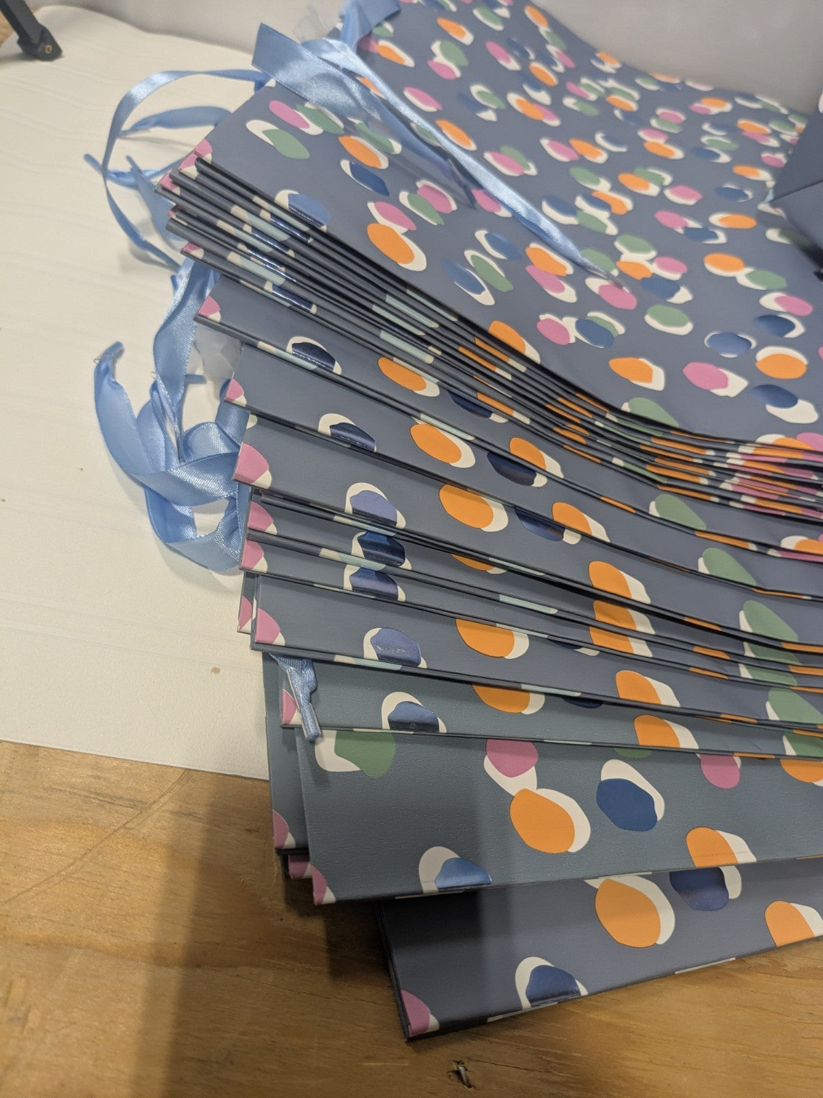 16 Pack XL Spritz Gift Bags Plus 16 Packs Of Decorative Tissue