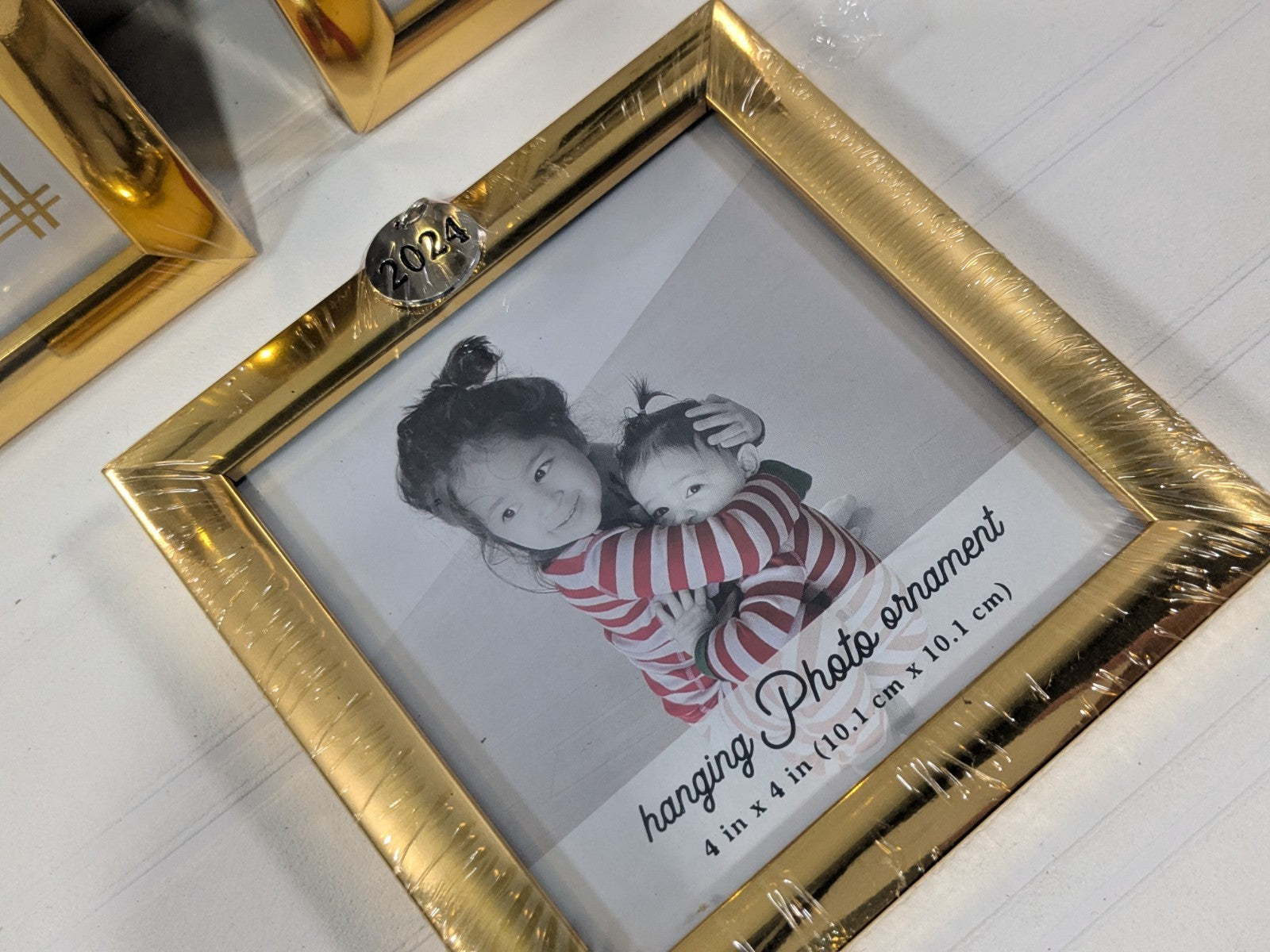 3-Packs Elsa L 2024 Family Photo Frames Gold Tone Finish 1x (4x4) & 2x (4x6)