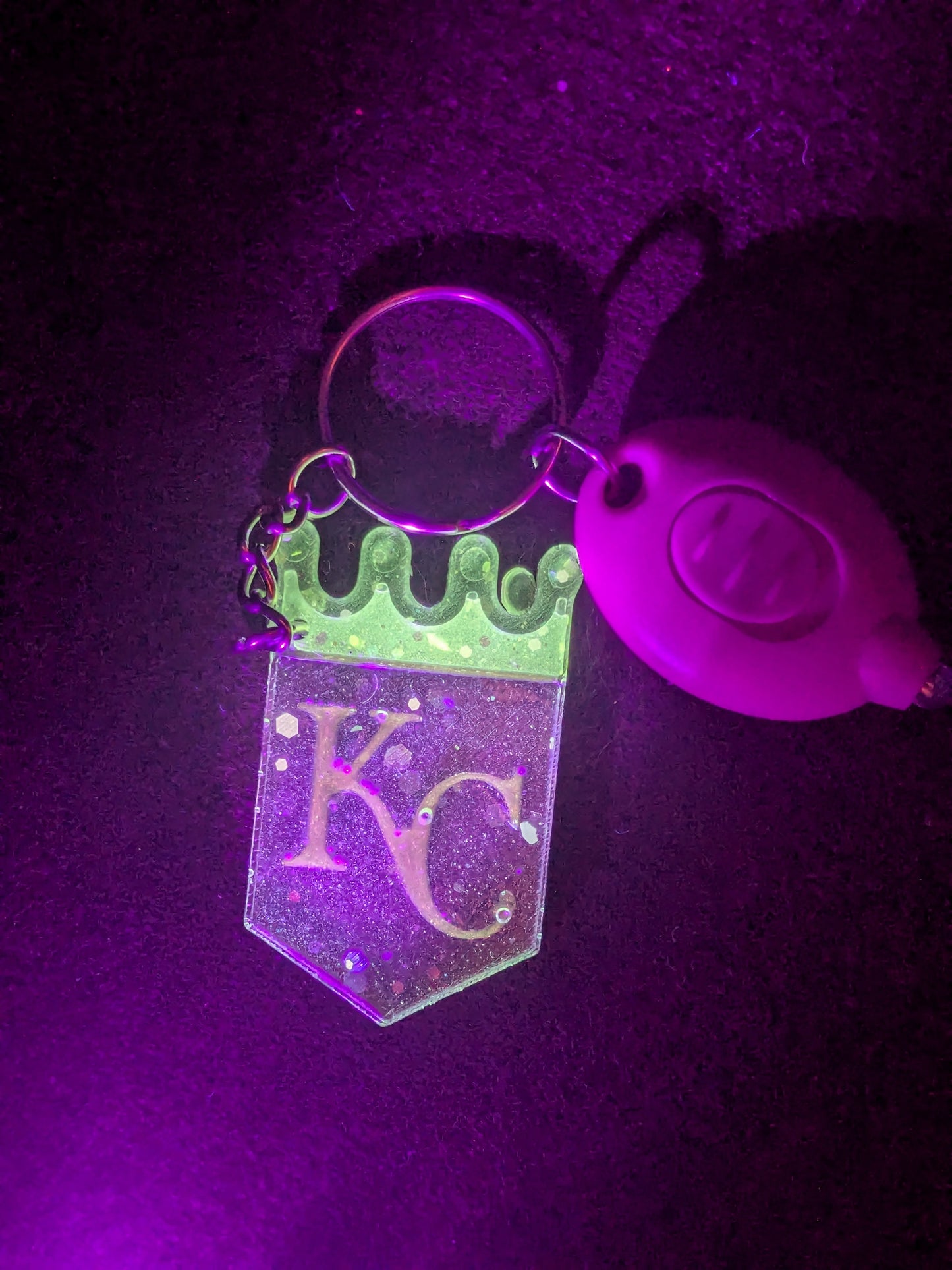 Luminous Handcrafted Kansas City Royals Crown Resin Art Keychain with UV LED Blacklight
