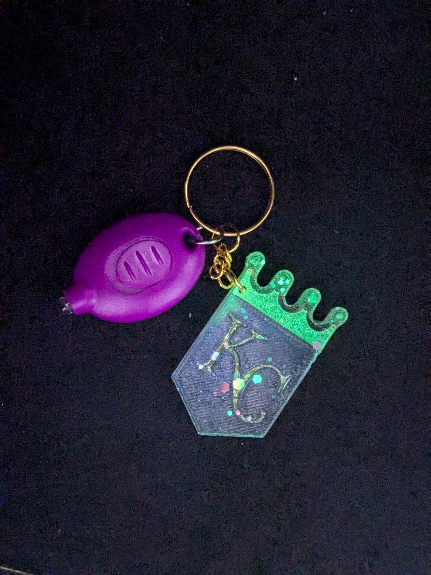 Luminous Handcrafted Kansas City Royals Crown Resin Art Keychain with UV LED Blacklight